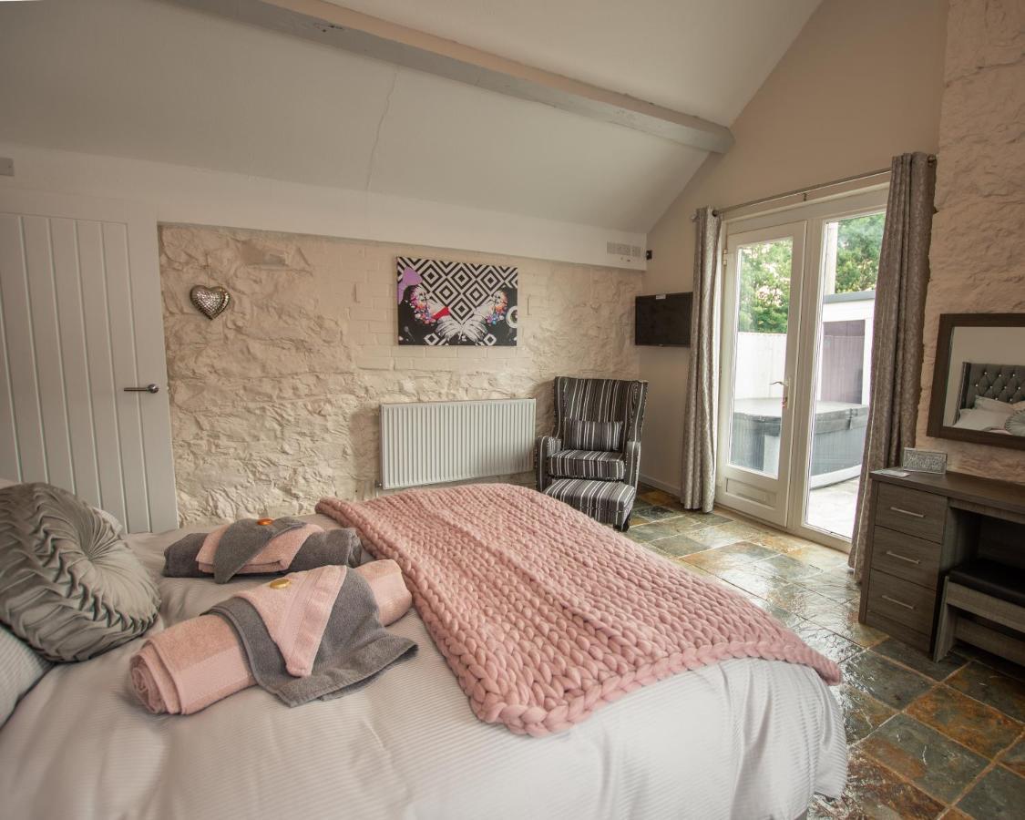 Dwylig Isa Holiday Cottages Rhuddlan エクステリア 写真