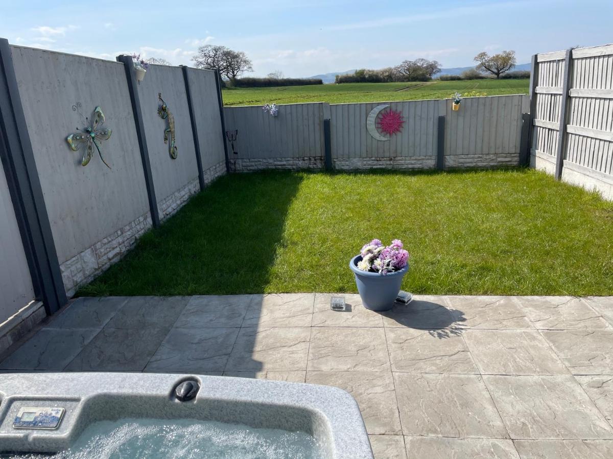 Dwylig Isa Holiday Cottages Rhuddlan エクステリア 写真