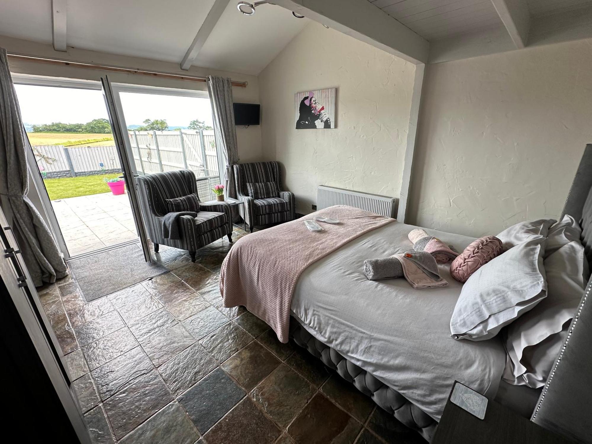 Dwylig Isa Holiday Cottages Rhuddlan エクステリア 写真