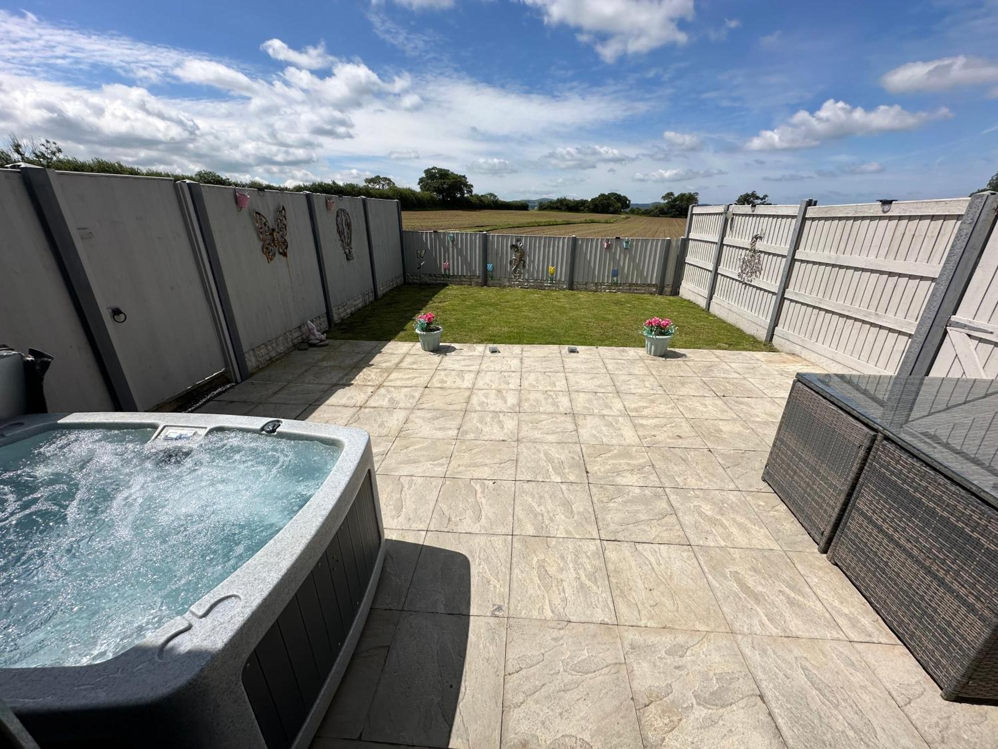 Dwylig Isa Holiday Cottages Rhuddlan エクステリア 写真